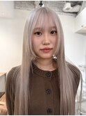 ホワイトベージュ/ケアブリーチ/ハッシュカット/レイヤー/梅田