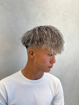 MEN’S HAIR/ツイストスパイラル/ホワイトハイライト/西院/眉毛