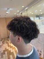 ケンジ 平塚 アネッタ(KENJE annetta)&nbsp;刈り上げマッシュ　なみまきパーマ