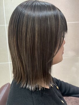 クララ ヒロシマセカンドフロア(CLALA Hiroshima 2nd floor) ・透明感カラー／グレージュ／ミディアム/ハイライト