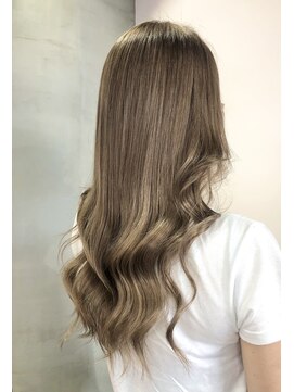 リーオオサカ(Lee Osaka) フォギーベージュ×艶ロング/kana