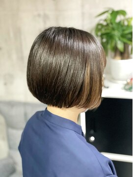 ラウド(Laude) ☆モード系ワンレングスボブ☆