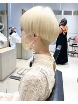 ジュリエッタ(giulietta) ホワイトカラー×刈り上げショート×モード