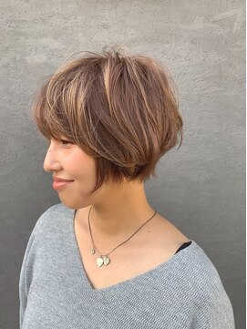 サードプレイス(3rd PLACE) ふんわりハイライトで楽しむ今季の丸みボブショート