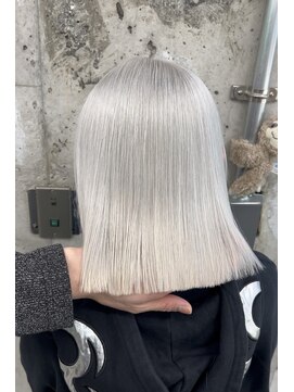 モニカ 原宿店(MONIQA) 限界ホワイト