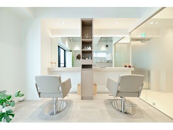 ola. hair tokyo 大人女性のためのヘッドスパ/白髪ぼかしハイライト