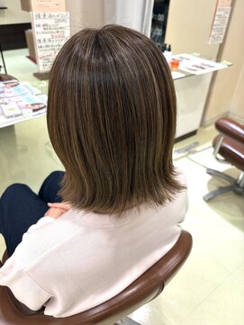 アズール 草加(azule) 白髪ぼかしハイライト　ベージュ　外ハネボブ