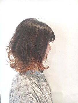 トレパルッキエーレサカイ(tre parrucchiere sakai) 〔-tre-〕インナーカラーボブ