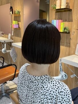 コク(koku) 暗髪カラー×艶髪ボブ