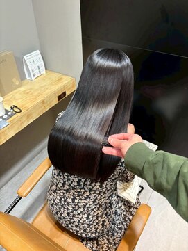 イオエ 元町(ioe) 前髪/暗髪カラー/艶カラー/小顔カット/髪質改善/縮毛矯正/黒髪