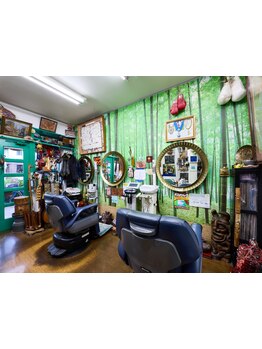 アットホームな雰囲気で“ほっ”と寛げる♪オーナーのこだわりの逸品が沢山の店内で素敵なひと時を！