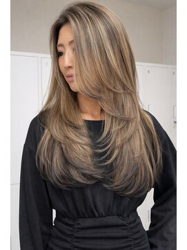 ジゼル(gisele) 大人レイヤーカット×毛先デザインカラー