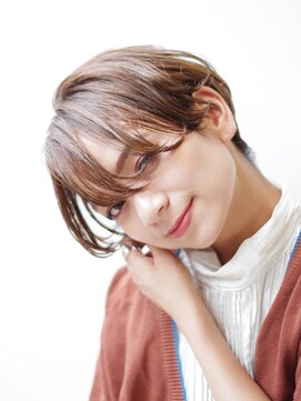 サークル(CIRCLE) マッシュショートカーキグレージュ大人かわいいフェザーバング