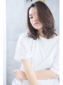 後ろにそよぐ前髪みせヘアー