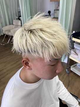 ナチュラル(Natural) スキンフェード×ホワイトカラー