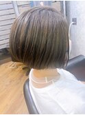 アッシュ系前下がりボブ