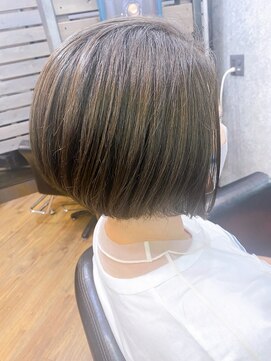 アール(R) アッシュ系前下がりボブ
