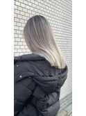 レイヤーボブハイライトブリーチレイヤーハイトーングレージュ