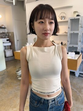 ユー(yew) ボブカット／ワイドバング／ブラウンカラー／ボブスタイル