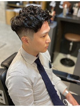 フランクスバーバー アンド ビアークラブ(FRANK'S BARBER and BEER CLUB) ワイルドツーブロックくせ毛風パーマショートレイヤー