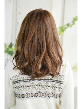 アルネ プラスエヌ(ARNE+n) 20代30代40代・ショートバングでおしゃれな格差【近江八幡】