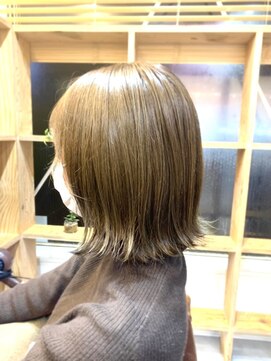 アドラーブル 長岡新保店(adorable) 外ハネ切りっぱなしボブ ベージュカラー 20代30代