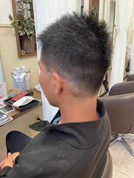 コアフィールフィス(COIFFURE fils) 【見附　今町】フェードカット　黒髪　短髪