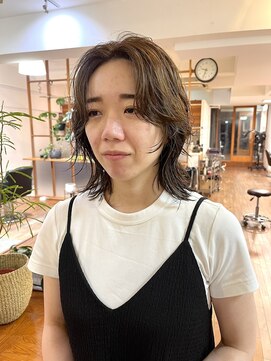 イーズ(e's) パーマを活かしたミディアムレイヤー　<若林>