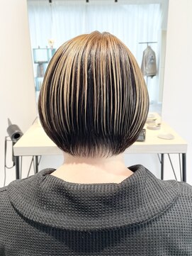 ストフ(stof) 前上がりショート/丸みショート/アンブレラカラー/ハイライト