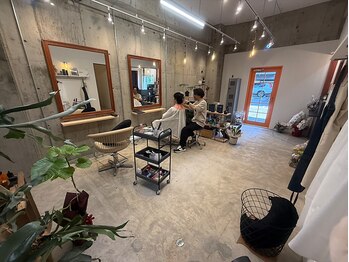 ノット(knot)の写真/髪質改善・白髪ぼかしが得意なオーナーが対応◎猫好きな方,釣り好きな方ぜひお話しましょう!