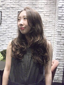 エン(YENN) 透けブラウン × やわらかウェーブ