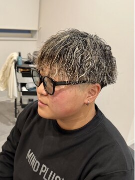 カット+ハイライトブリーチ+ツイストスパイラル+炭酸ケア