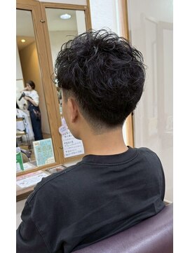 イタクラ 赤道店 (ITAKURA) アップバング／ニュアンスパーマ／ツイスト／メンズマッシュ