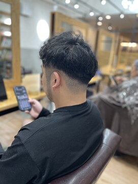 クーシ(kuusi) フェードカット【高円寺/東高円寺/新高円寺】