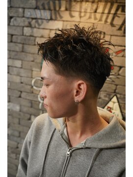 フォーコーナーズカットショップスリーセント 栄(FourCornersCutShop 3/cent) フェードショート