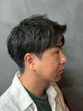 ノーエン(noen) スパイラルパーマ　メンズカット　メンズパーマ　韓国　眉カット