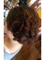 ルーズサイドアップヘアー