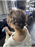 アイドルが奏でる清楚系編み込みアップ