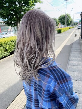 ヘアスタジオ ガロウ(hair stuido garou) ○透明感 シルバーホワイト