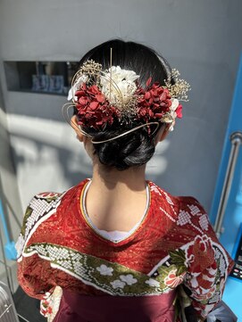 ガーデンヨコハマ(GARDEN YOKOHAMA) 成人式振袖前撮り着物アレンジタイトシニヨンドライフラワー