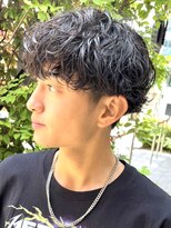 マグ カーネ バイ フィフス(Mag KANE by fifth) 波巻きスパイラルパーマメンズマッシュセンターパート刈り上げ