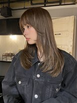 スタンド(STAND)&nbsp;レイヤーカット　グレージュカラー　セミディ　オリーブベージュ