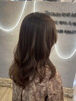 ヴィサージュバスク(VISAGE ba.s.k) 艶感たっぷりブラウンカラーの上品巻き髪