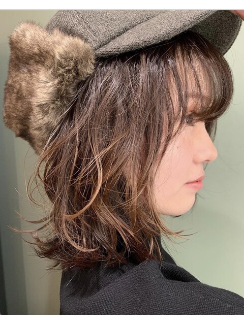 KITSUNE×モコモコ帽子×ミディアムスタイル