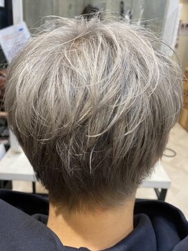 ヘアーサロン キー(Key) メンズハイトーンデザインカラー♪シルバー刈り上げショート