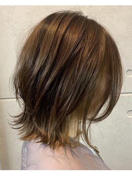 ジーク(SieG) 外ハネレイヤーボブ/インナーカラー