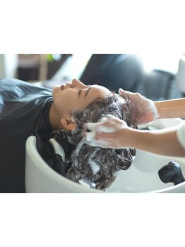 魅惑のゴッドハンドが担当するヘッドスパで頭皮から美しい髪へ☆仕上げに嬉しい肩マッサージ付き♪