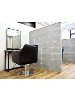 美のプロがあなただけに集中！全席半個室で叶える、プライベートな施術空間で日常を忘れてリラックス◎