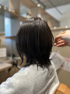 クーレ ビオトープ(+ CURE biotope) 外ハネレイヤースタイル×アッシュカラー