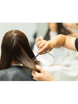 数々のお客様の髪のお悩みに応えてきたベテランスタイリストがマンツーマンであなたに向き合う！